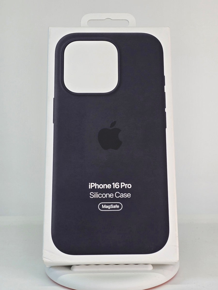 iPhone 16 Silicone Case with MagSafe - Black